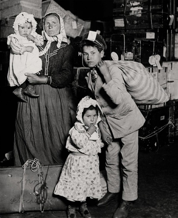 Italian Immigrants Ellis Island.