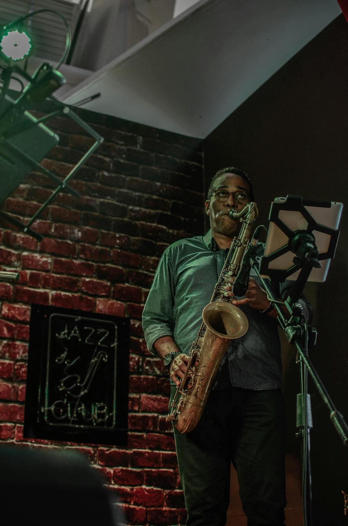 jazz clubs in Harlem play music every night