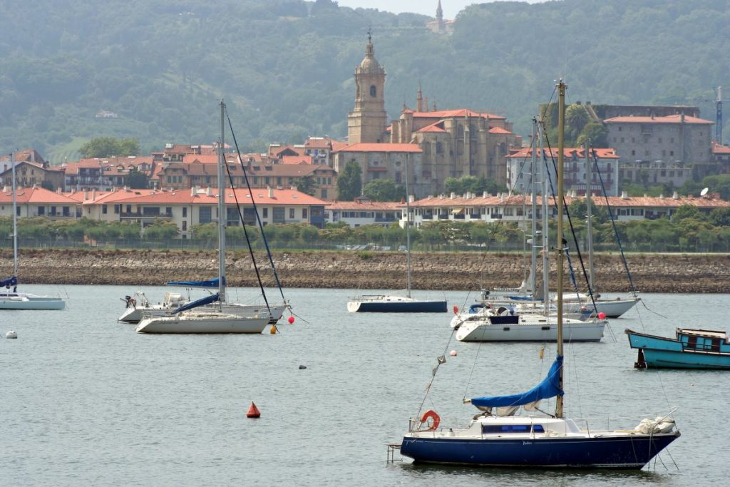 With its long stretches of beach dotted with beautiful Neo-Basque villas, Hendaye in the French Basque Country  is incredibly picturesque