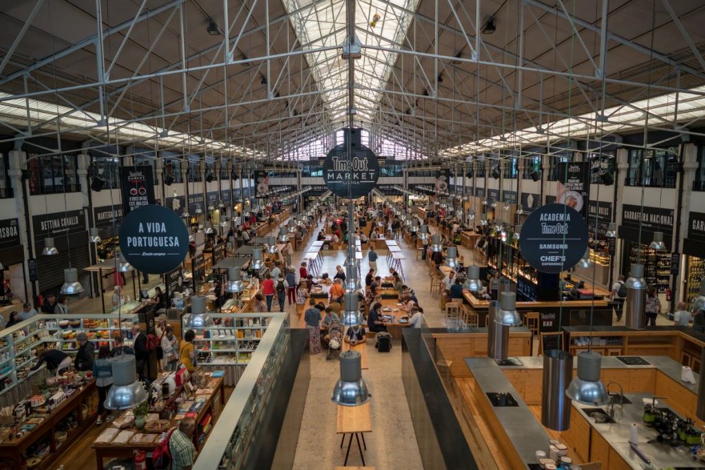 A large indoor market filled with various stalls of artesan products. The best place for shopping local in Lisbon.